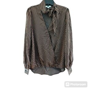 Blouse/Top. Size M. Long-sleeved, cuffed top. Como Blum Brown and Black.